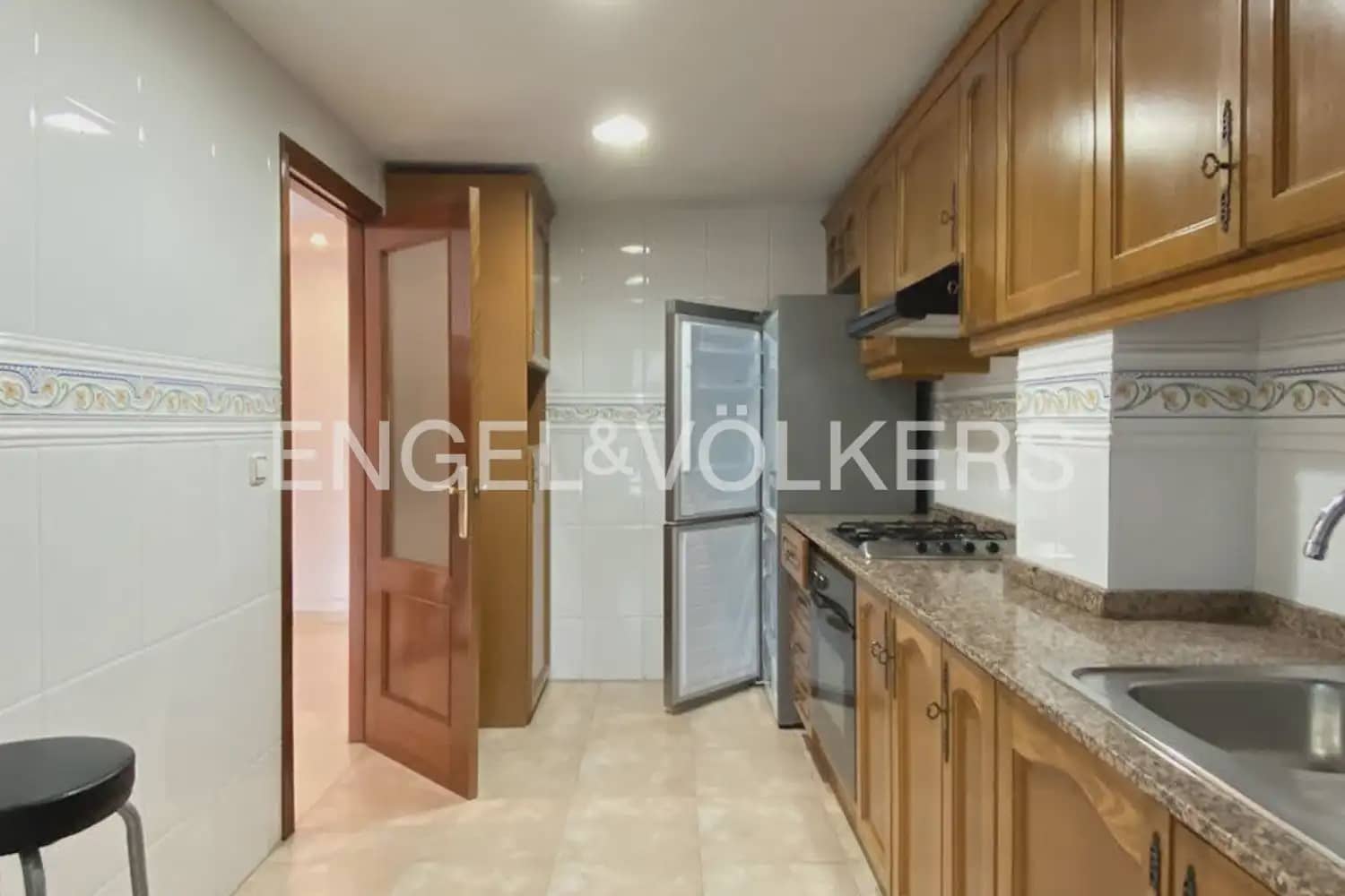 2 bedroom Flat for rent in Valencia city with garage - € 1,600 (Ref: 9932234)