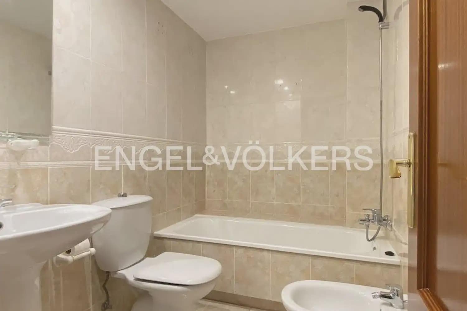 2 bedroom Flat for rent in Valencia city with garage - € 1,600 (Ref: 9932234)