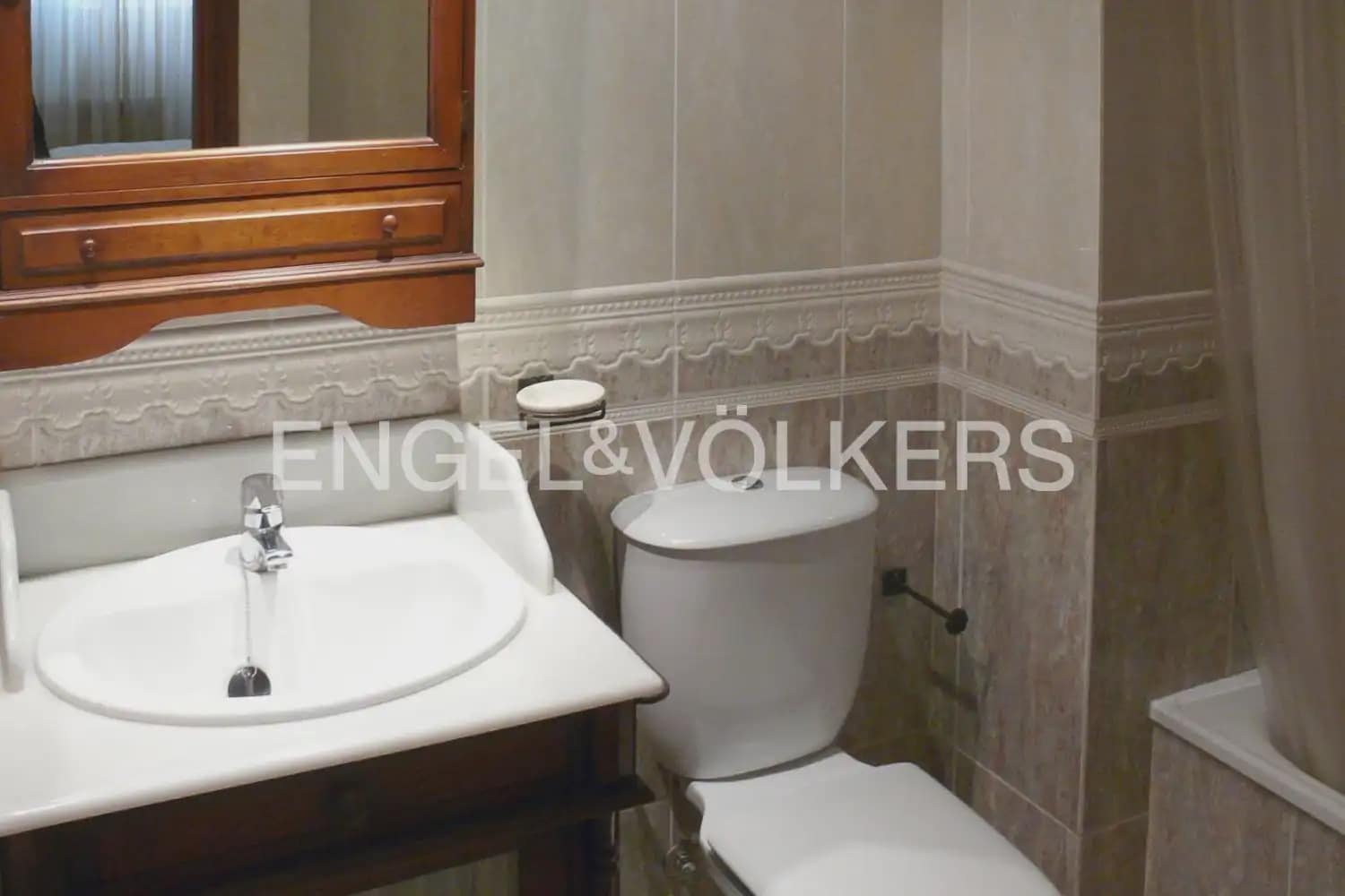 2 bedroom Flat for rent in Valencia city with garage - € 1,600 (Ref: 9932234)