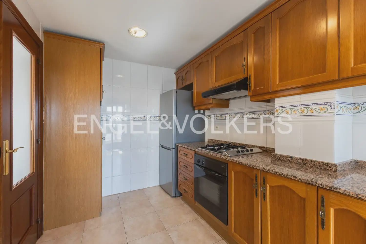 2 bedroom Flat for rent in Valencia city with garage - € 1,600 (Ref: 9932234)