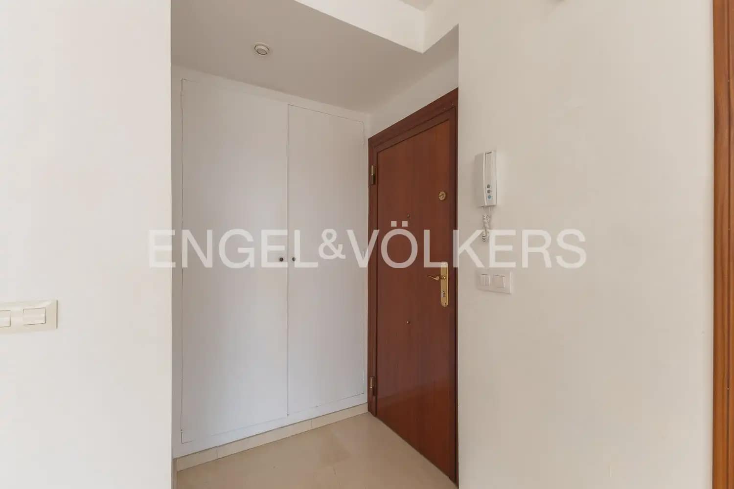 2 bedroom Flat for rent in Valencia city with garage - € 1,600 (Ref: 9932234)