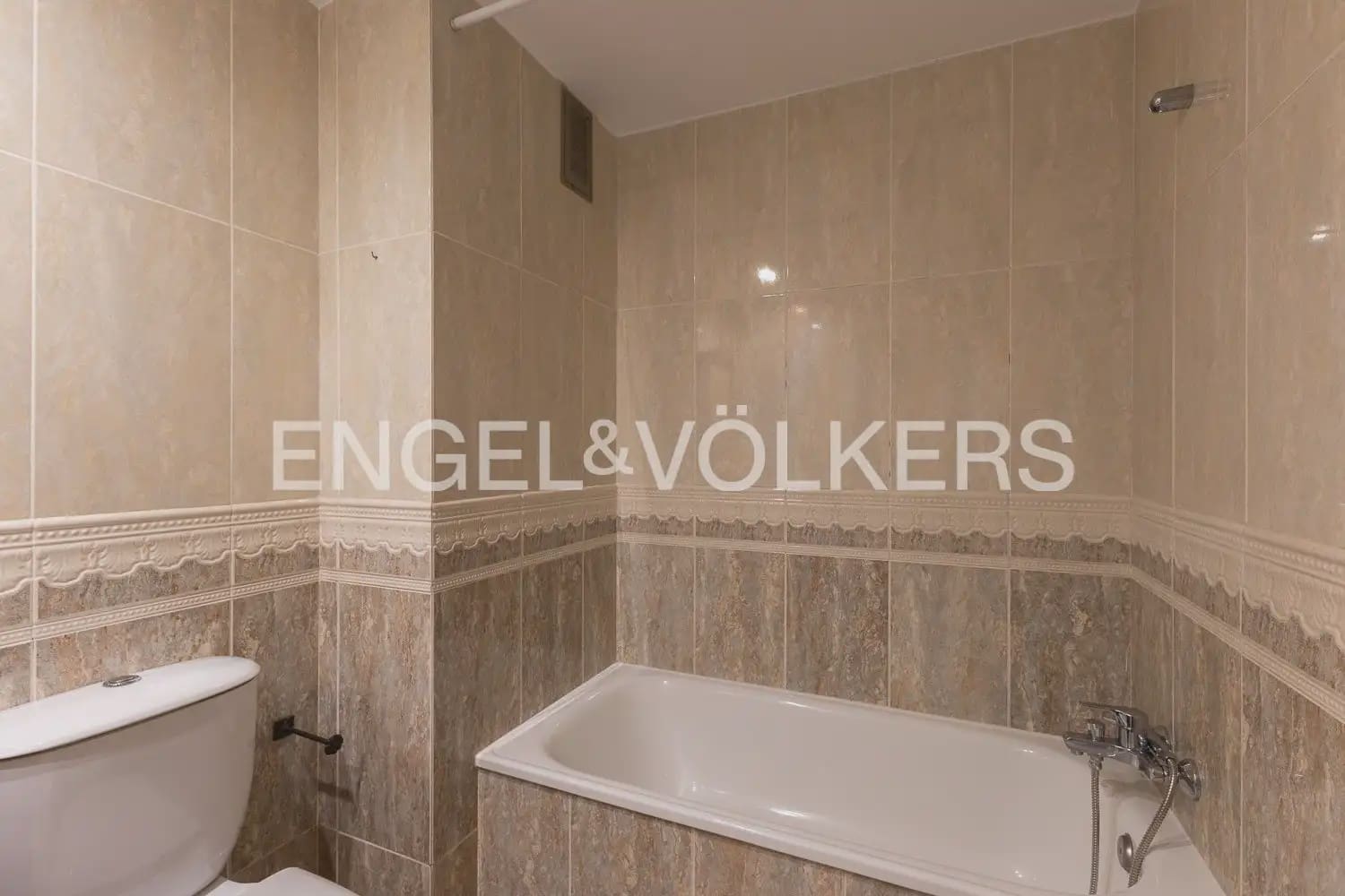 2 bedroom Flat for rent in Valencia city with garage - € 1,600 (Ref: 9932234)