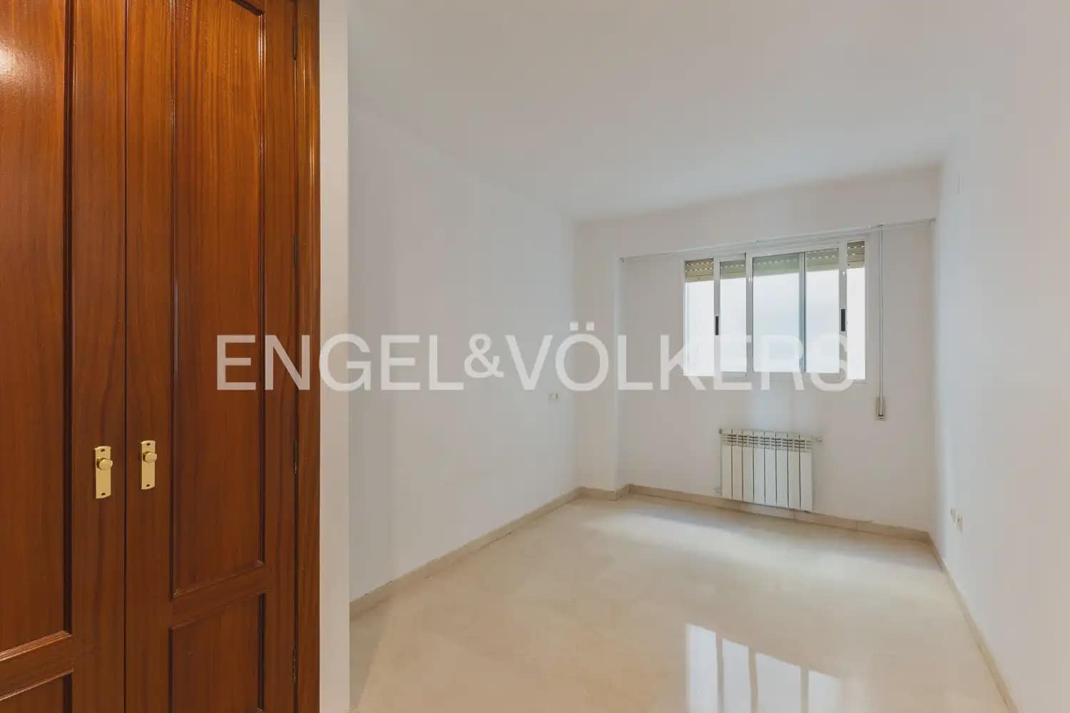 2 bedroom Flat for rent in Valencia city with garage - € 1,600 (Ref: 9932234)