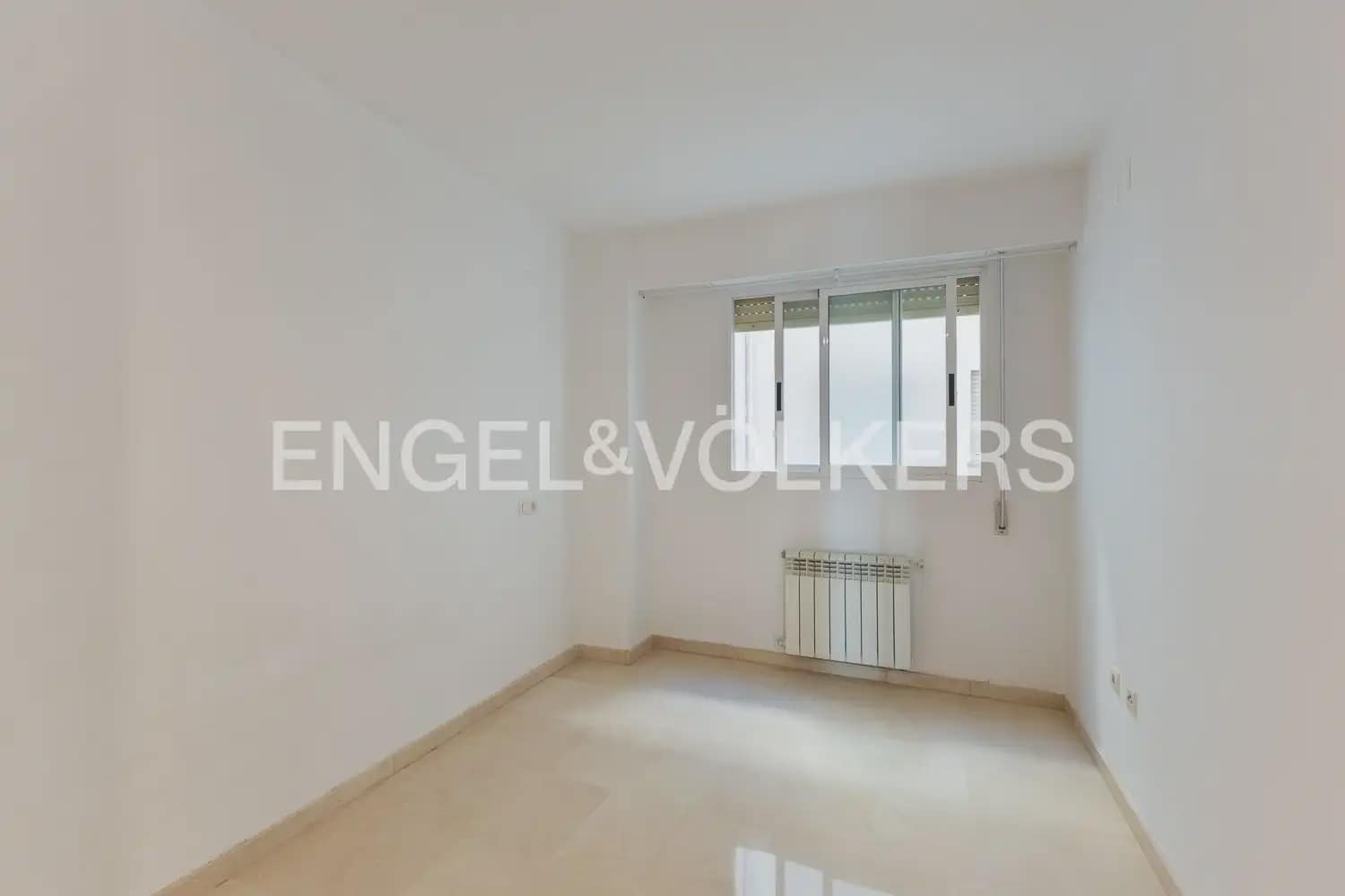 2 bedroom Flat for rent in Valencia city with garage - € 1,600 (Ref: 9932234)