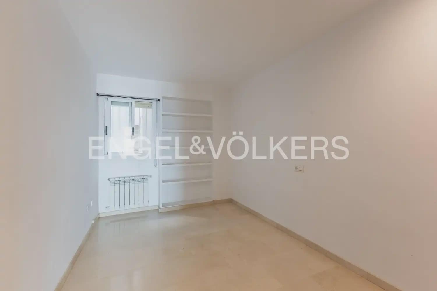2 bedroom Flat for rent in Valencia city with garage - € 1,600 (Ref: 9932234)