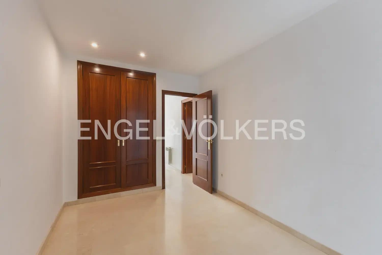 2 bedroom Flat for rent in Valencia city with garage - € 1,600 (Ref: 9932234)