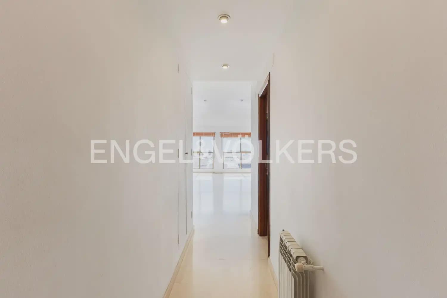 2 bedroom Flat for rent in Valencia city with garage - € 1,600 (Ref: 9932234)