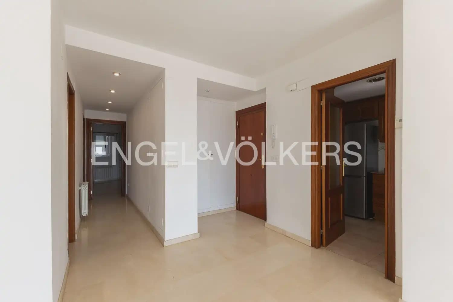2 bedroom Flat for rent in Valencia city with garage - € 1,600 (Ref: 9932234)