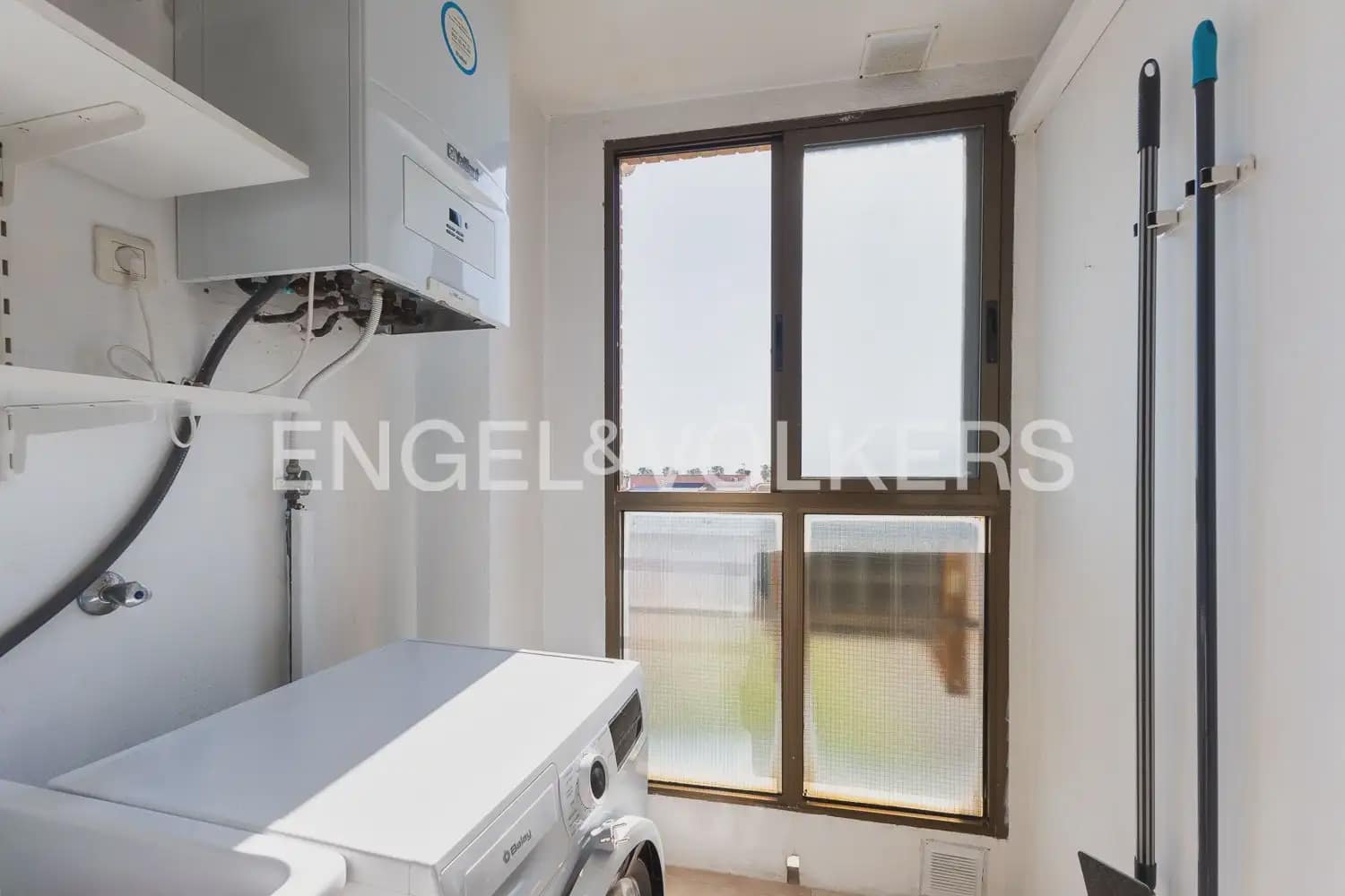 2 bedroom Flat for rent in Valencia city with garage - € 1,600 (Ref: 9932234)