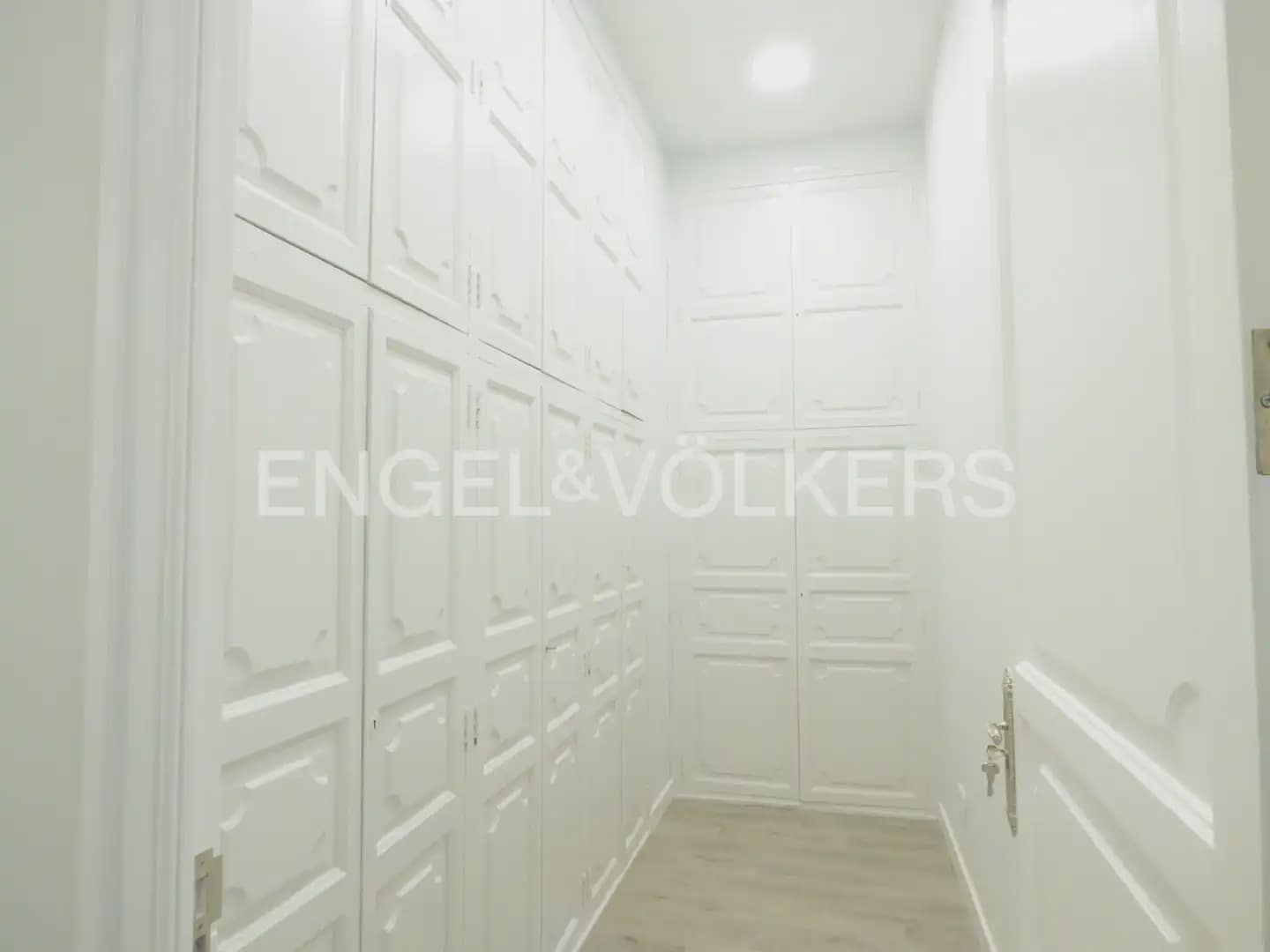 Appartement de 7 chambres à louer à Valence ville - 3 000 € (Ref: 9932236)