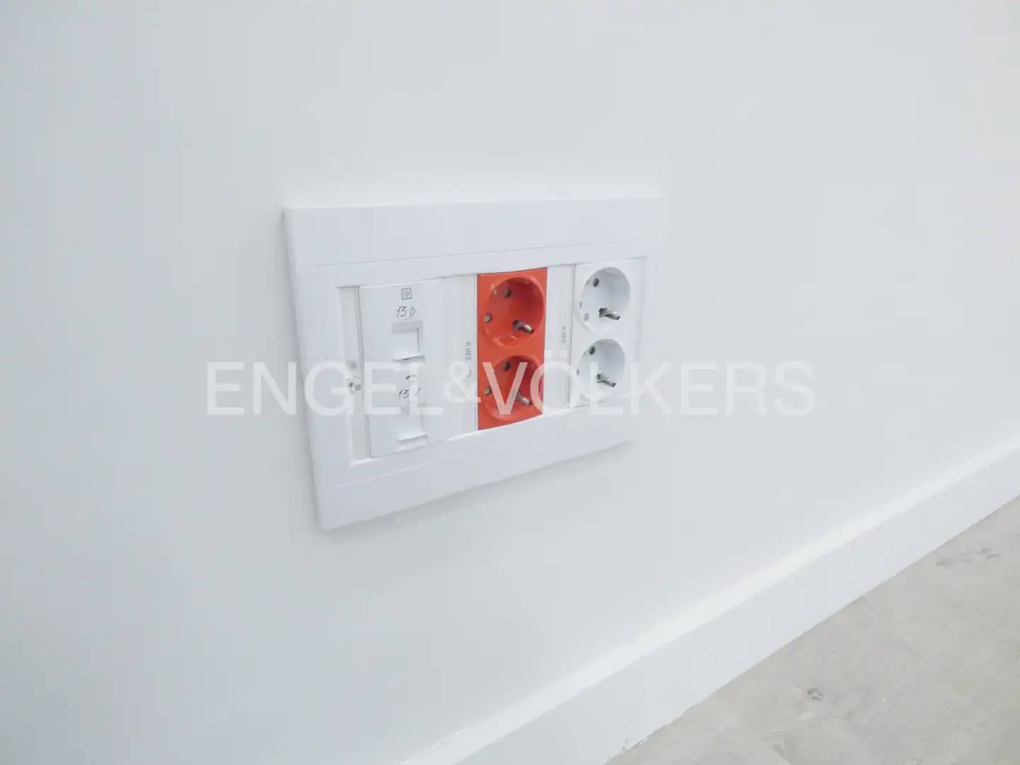 Appartement de 7 chambres à louer à Valence ville - 3 000 € (Ref: 9932236)
