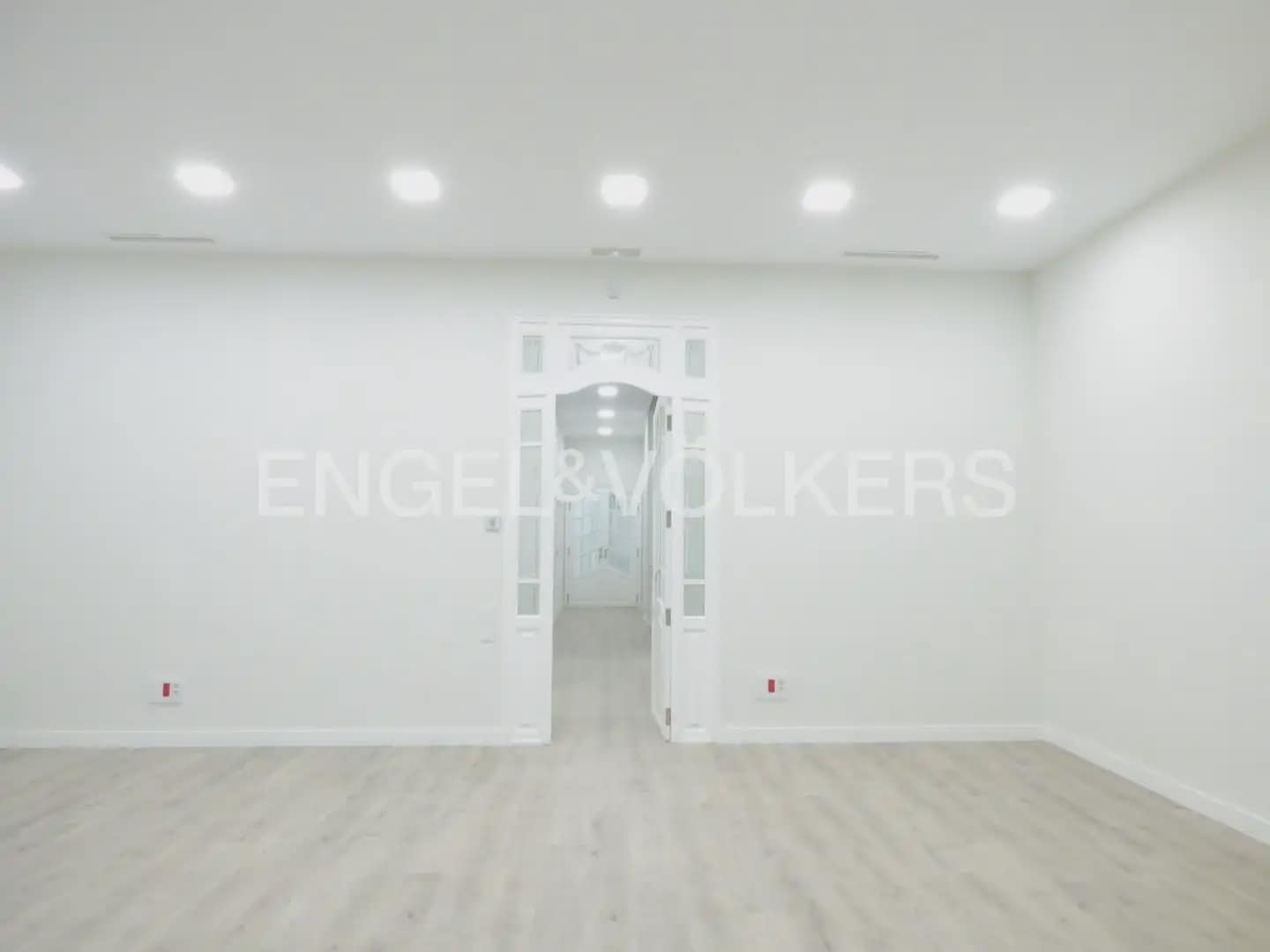Appartement de 7 chambres à louer à Valence ville - 3 000 € (Ref: 9932236)