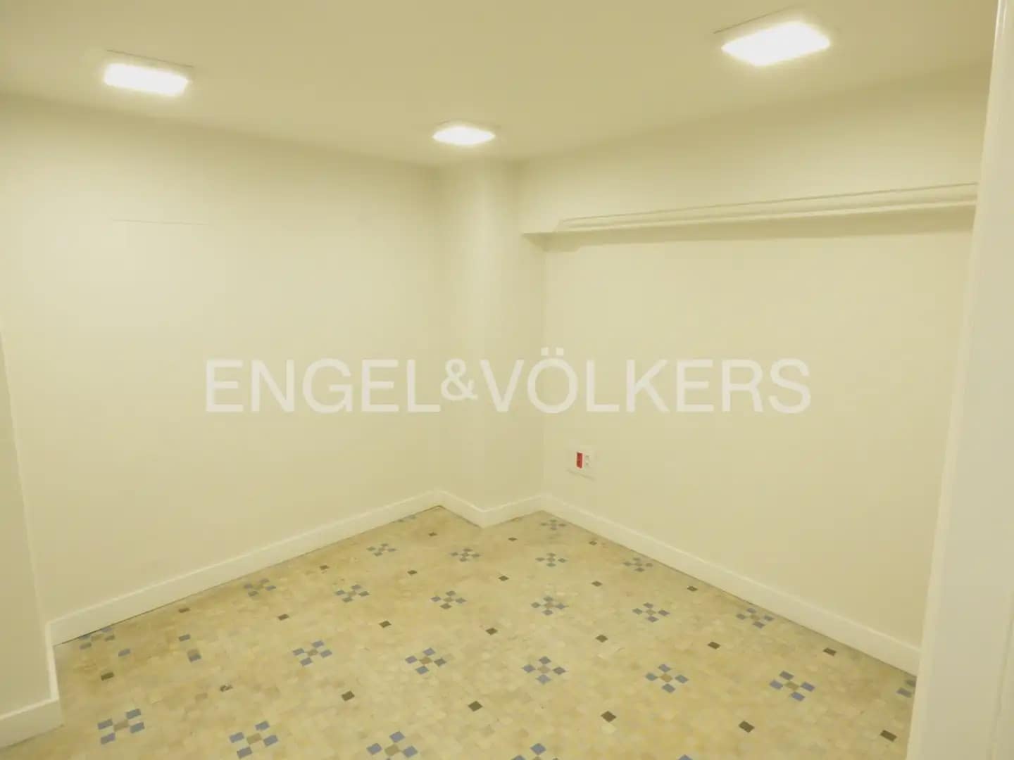Appartement de 7 chambres à louer à Valence ville - 3 000 € (Ref: 9932236)