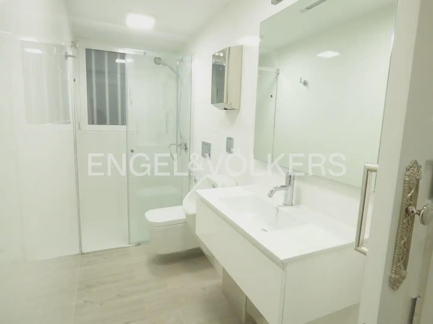 Appartement de 7 chambres à louer à Valence ville - 3 000 € (Ref: 9932236)