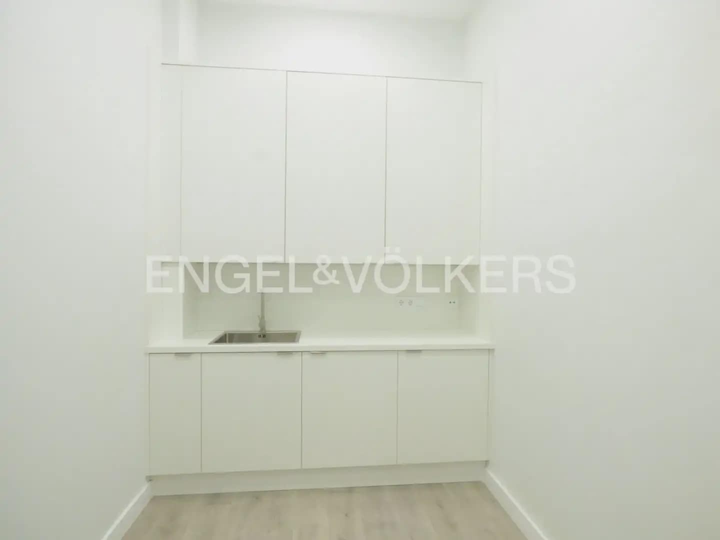 Appartement de 7 chambres à louer à Valence ville - 3 000 € (Ref: 9932236)