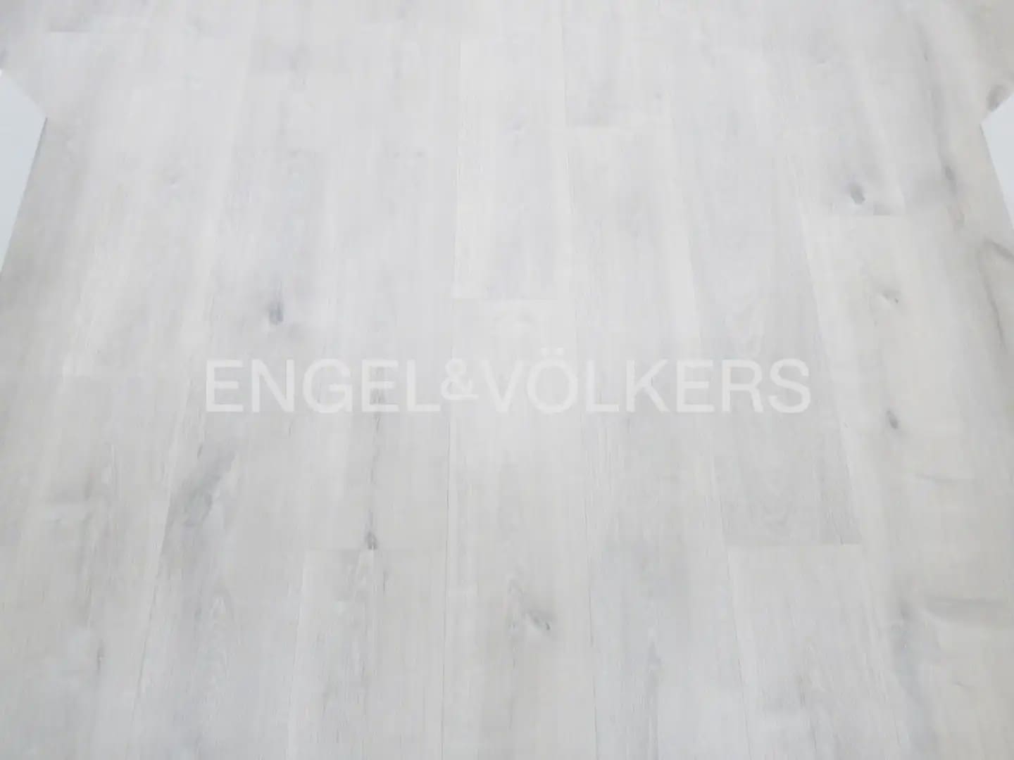Appartement de 7 chambres à louer à Valence ville - 3 000 € (Ref: 9932236)