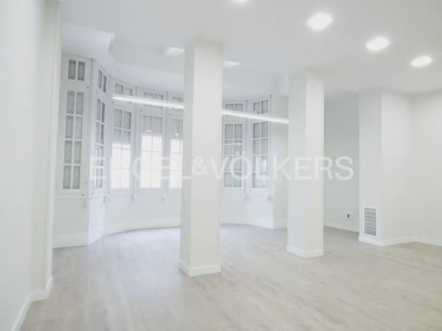 7 quarto Apartamento para arrendar em La Gran Via, Valência cidade - 3 000 € (Ref: 9932236)