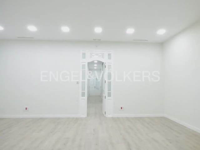 7 quarto Apartamento para arrendar em La Gran Via, Valência cidade - 3 000 € (Ref: 9932236)