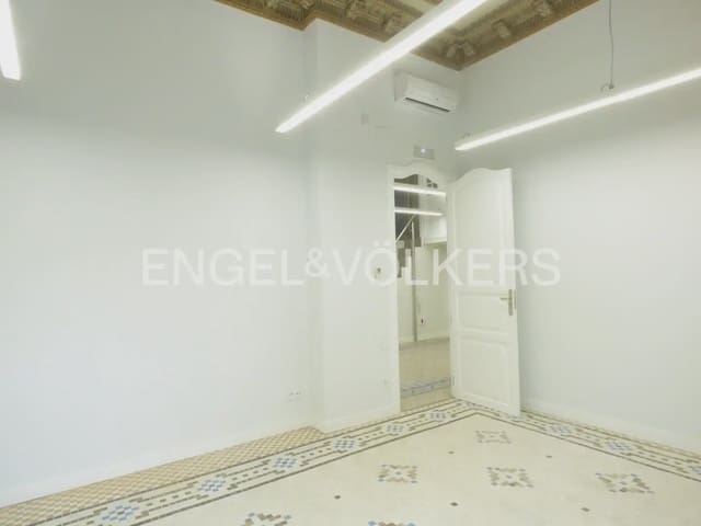 7 quarto Apartamento para arrendar em La Gran Via, Valência cidade - 3 000 € (Ref: 9932236)