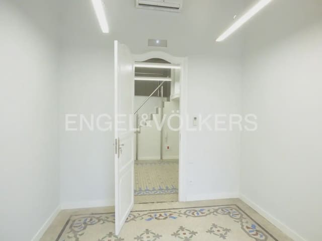 7 quarto Apartamento para arrendar em La Gran Via, Valência cidade - 3 000 € (Ref: 9932236)
