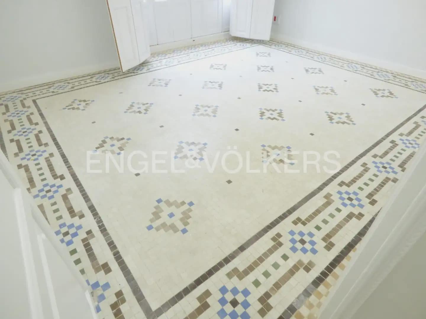 Appartement de 7 chambres à louer à Valence ville - 3 000 € (Ref: 9932236)