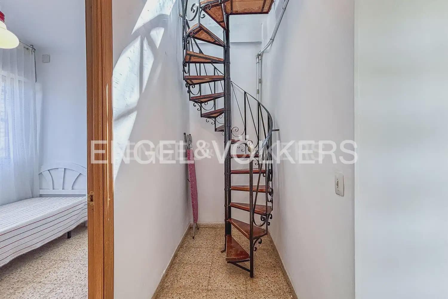 4 sypialnia Willa do wynajęcia w Paterna z basenem - 1 800 € (Ref: 9932326)