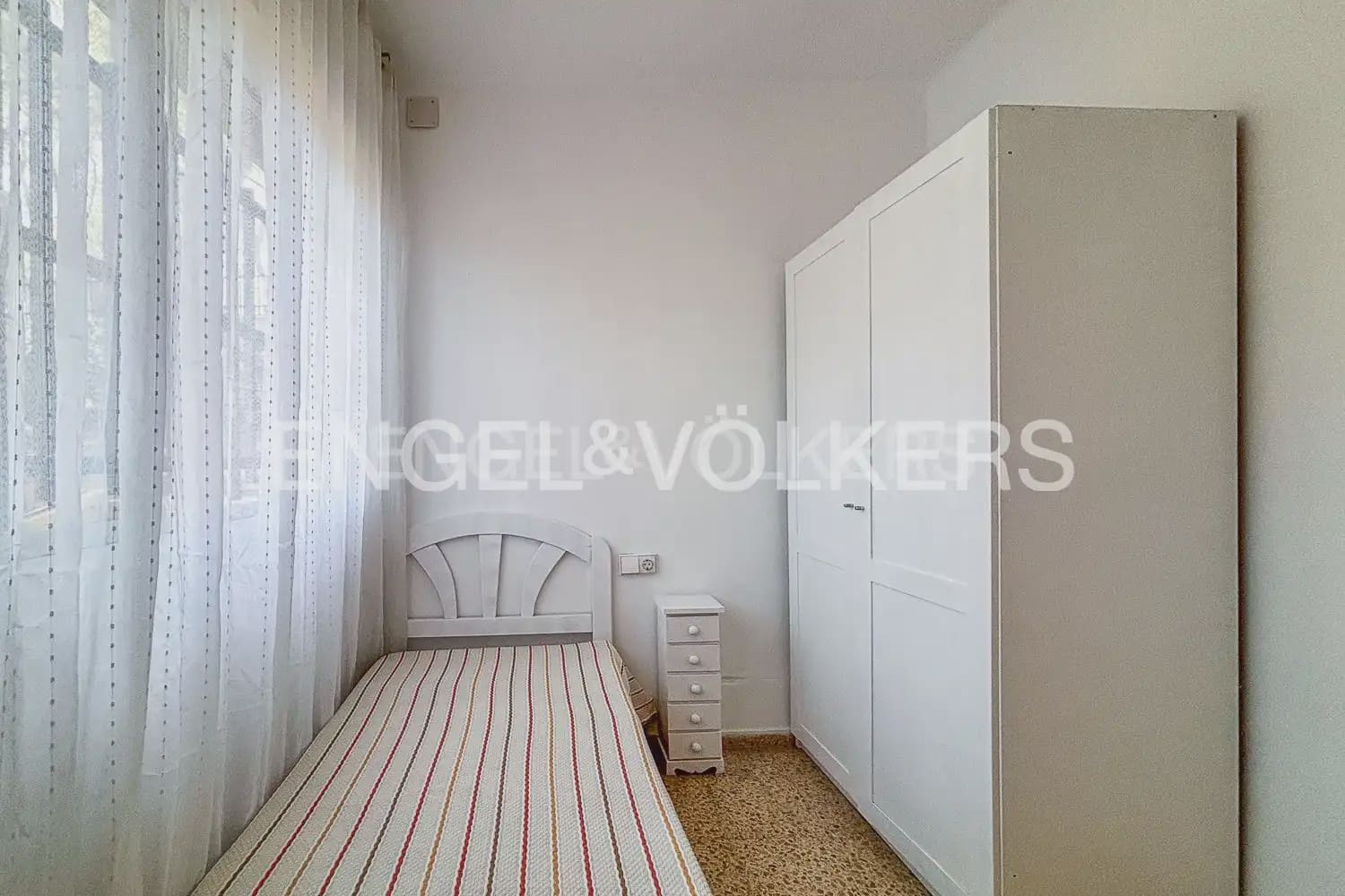 4 sypialnia Willa do wynajęcia w Paterna z basenem - 1 800 € (Ref: 9932326)