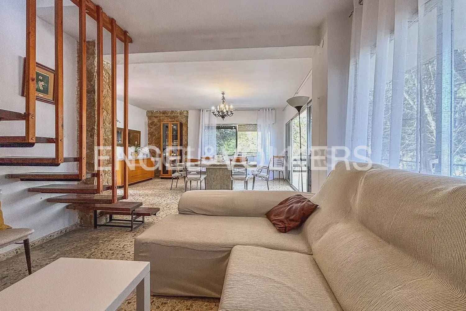 4 sypialnia Willa do wynajęcia w Paterna z basenem - 1 800 € (Ref: 9932326)