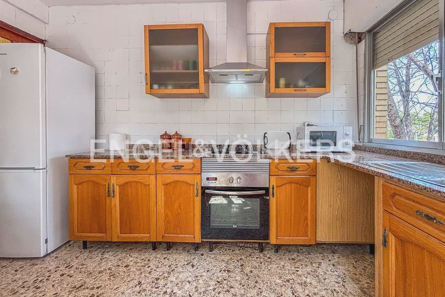 4 sypialnia Willa do wynajęcia w Paterna z basenem - 1 800 € (Ref: 9932326)