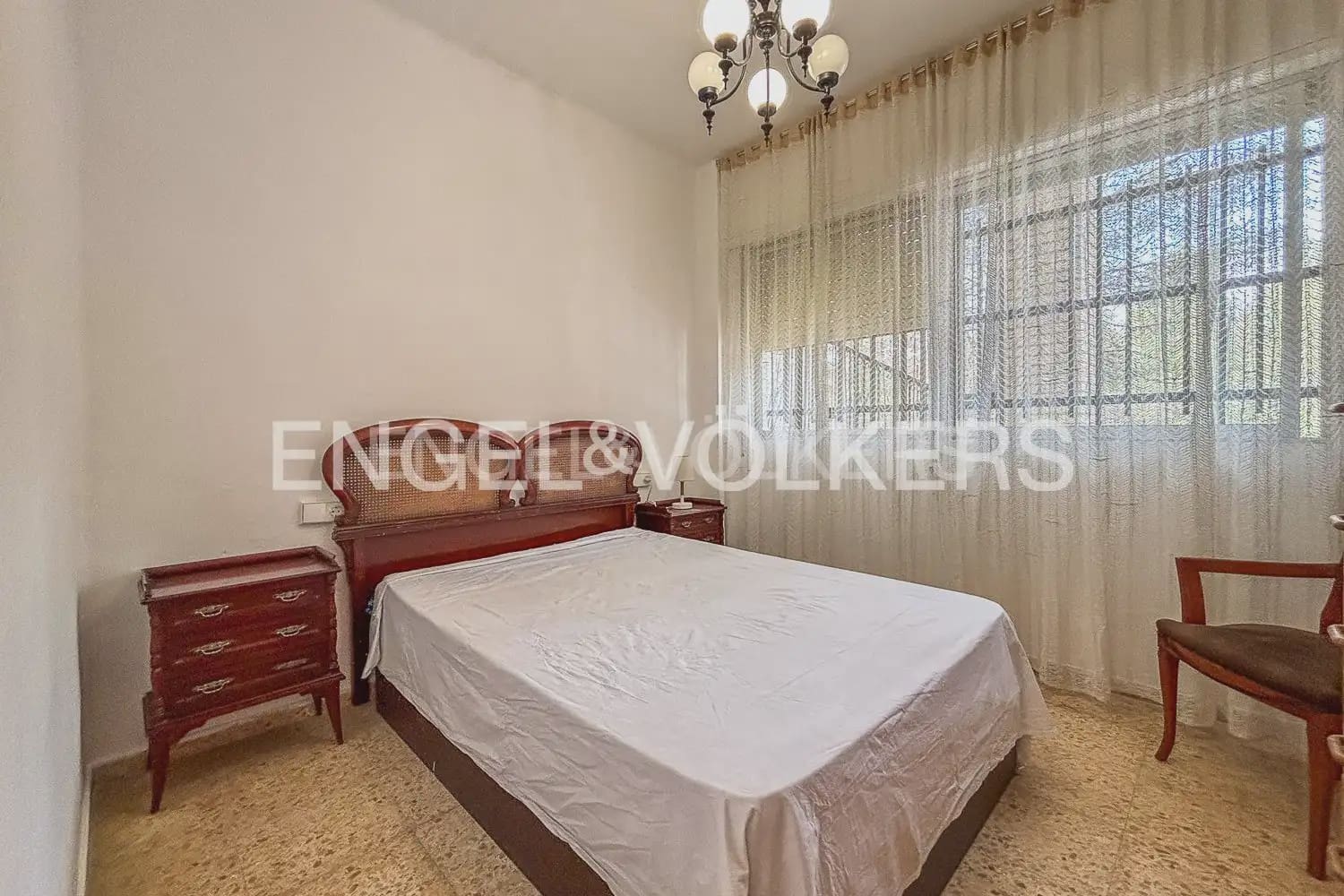 4 sypialnia Willa do wynajęcia w Paterna z basenem - 1 800 € (Ref: 9932326)