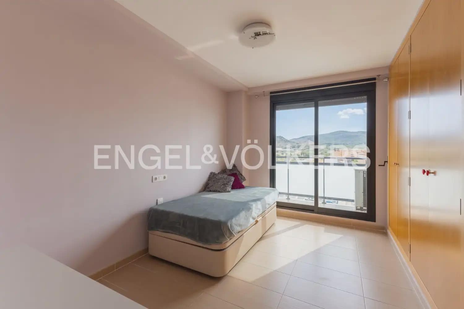 4 bedroom Flat for rent in Sagunto / Sagunt with pool garage - € 1,900 (Ref: 9932551)