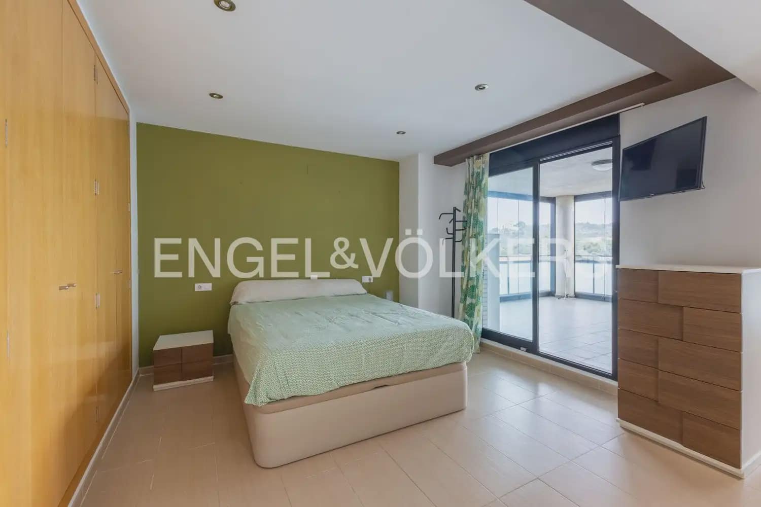 4 bedroom Flat for rent in Sagunto / Sagunt with pool garage - € 1,900 (Ref: 9932551)