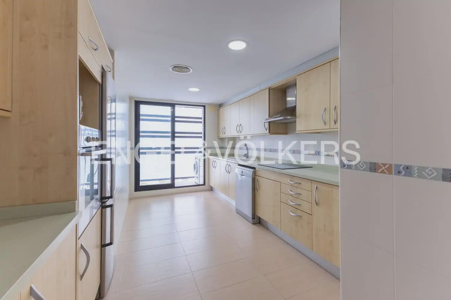 4 bedroom Flat for rent in Sagunto / Sagunt with pool garage - € 1,900 (Ref: 9932551)