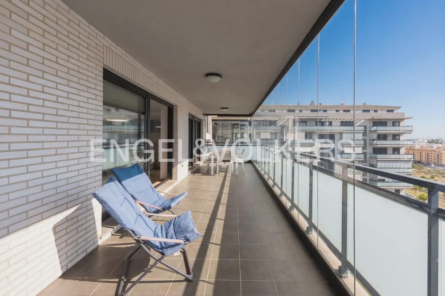 4 bedroom Flat for rent in Sagunto / Sagunt with pool garage - € 1,900 (Ref: 9932551)
