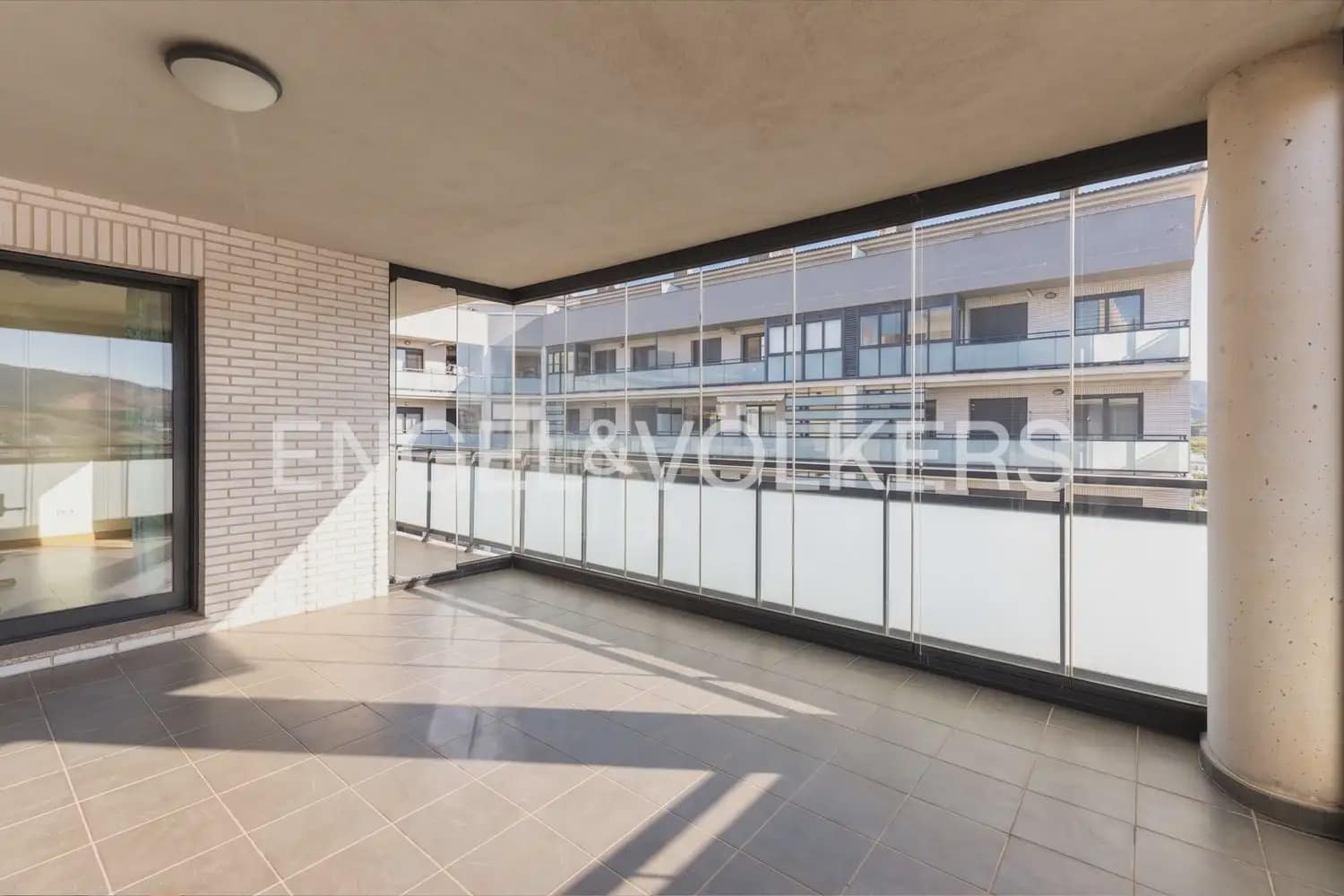 4 bedroom Flat for rent in Sagunto / Sagunt with pool garage - € 1,900 (Ref: 9932551)