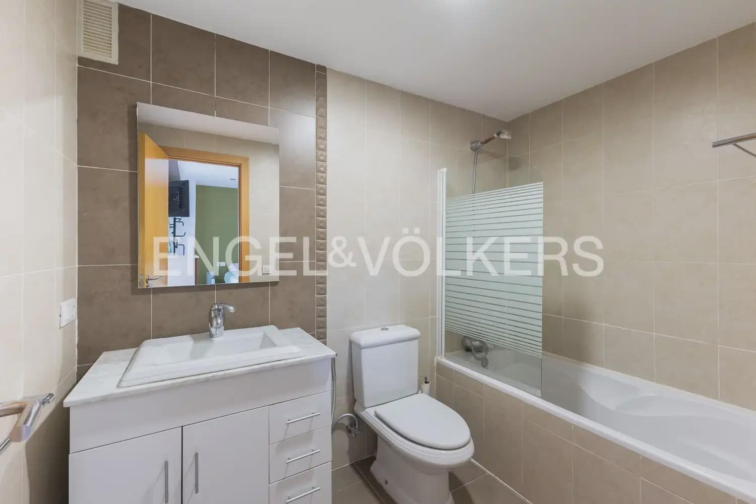 4 bedroom Flat for rent in Sagunto / Sagunt with pool garage - € 1,900 (Ref: 9932551)