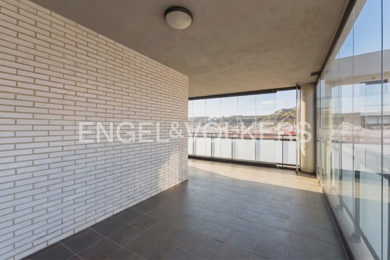 4 bedroom Flat for rent in Sagunto / Sagunt with pool garage - € 1,900 (Ref: 9932551)