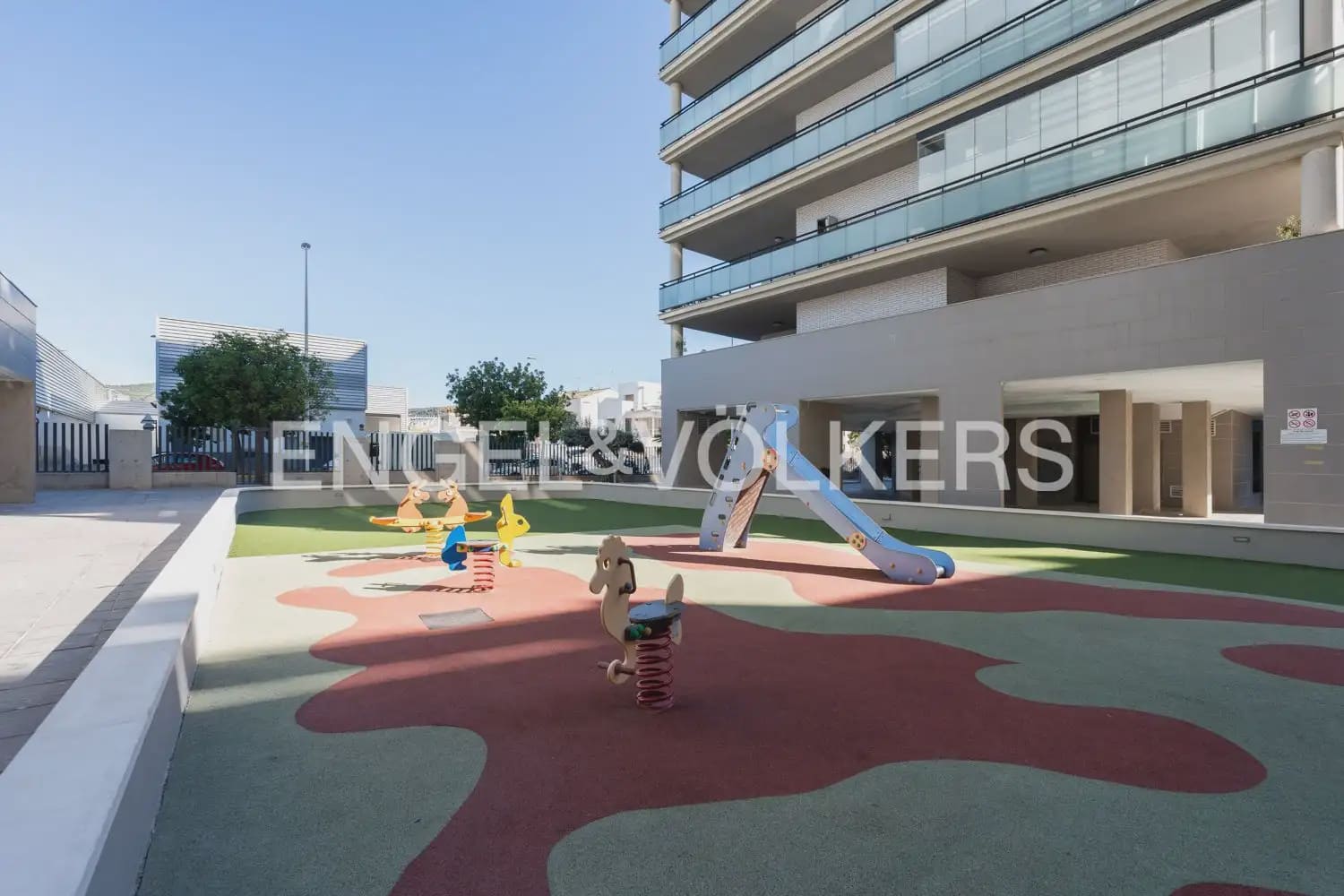 4 bedroom Flat for rent in Sagunto / Sagunt with pool garage - € 1,900 (Ref: 9932551)