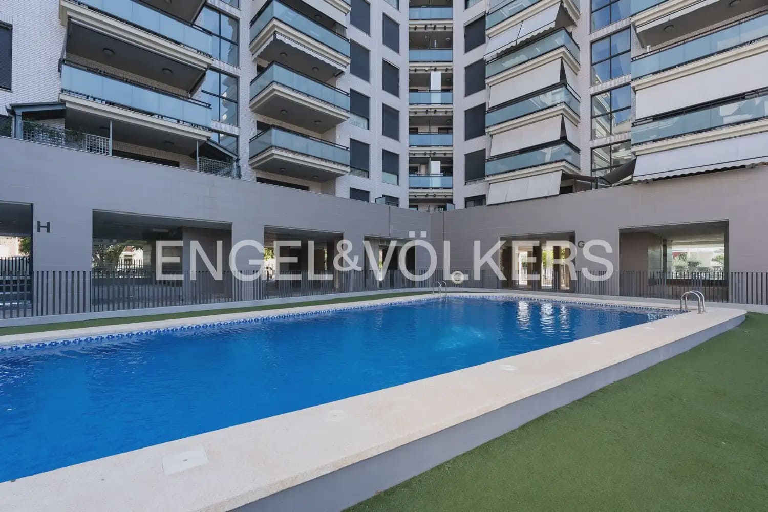 4 bedroom Flat for rent in Sagunto / Sagunt with pool garage - € 1,900 (Ref: 9932551)