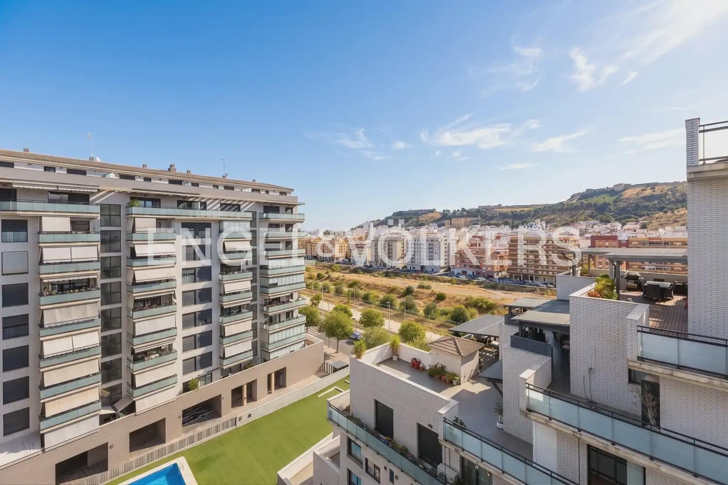 4 bedroom Flat for rent in Sagunto / Sagunt with pool garage - € 1,900 (Ref: 9932551)