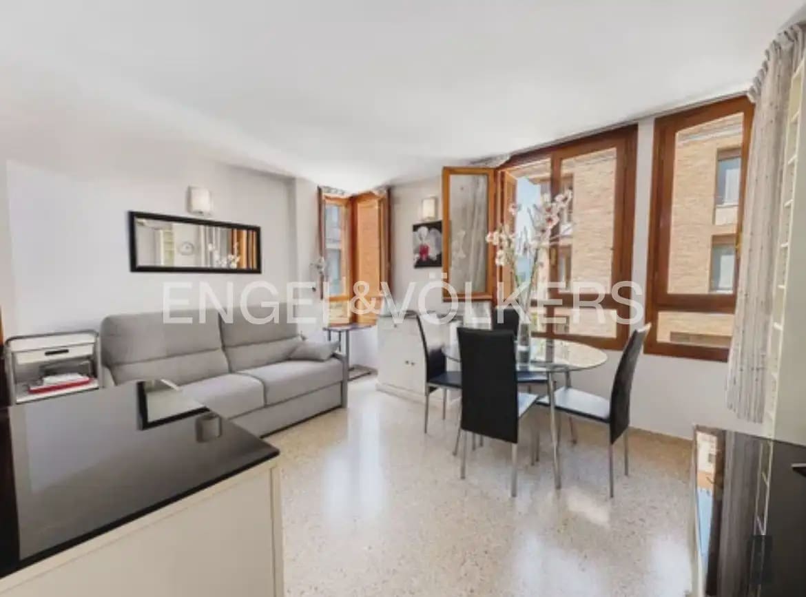1 quarto Apartamento para arrendar em Valencia cidade - 1 300 € (Ref: 9932552)
