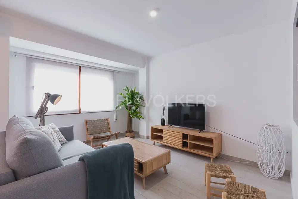 2 bedroom Flat for rent in Valencia city - € 1,600 (Ref: 9935089)