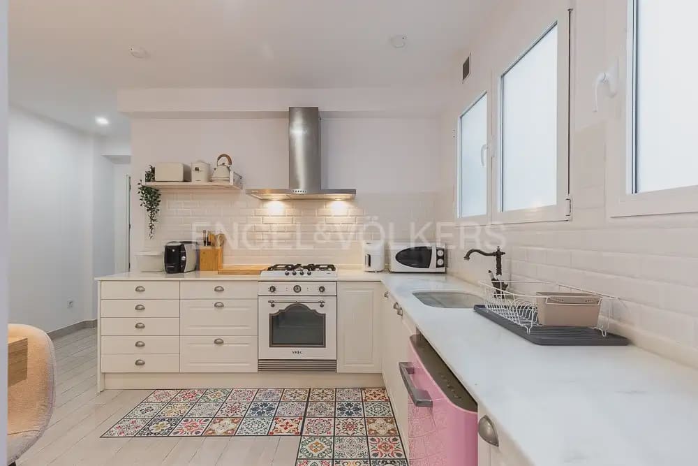 2 bedroom Flat for rent in Valencia city - € 1,600 (Ref: 9935089)