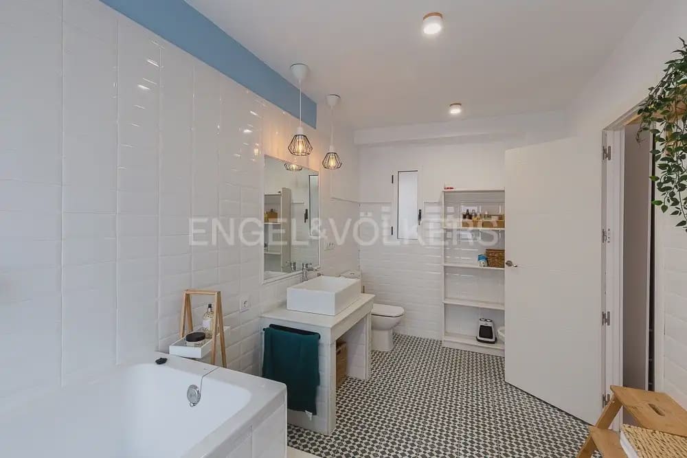 2 bedroom Flat for rent in Valencia city - € 1,600 (Ref: 9935089)