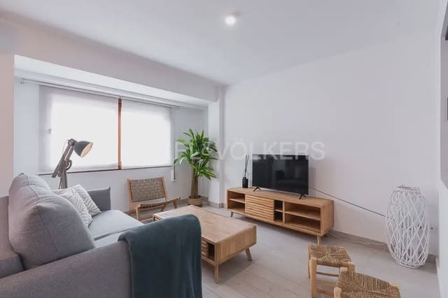 Appartement de 2 chambres à louer à Nou Moles, Valence ville - 1 600 € (Ref: 9935089)