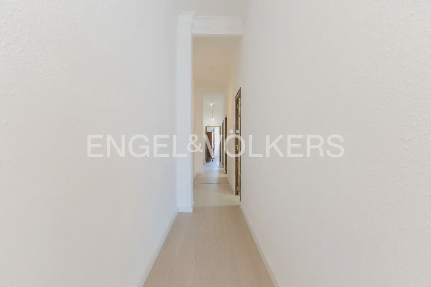 4 bedroom Flat for rent in Valencia city - € 1,650 (Ref: 9935321)