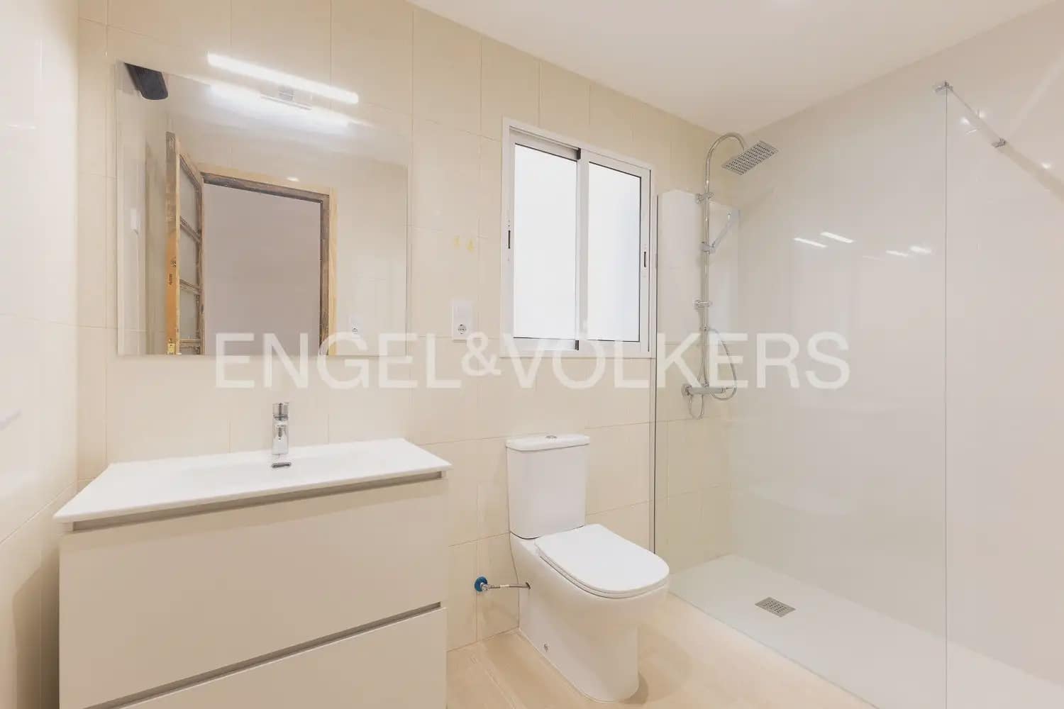 4 bedroom Flat for rent in Valencia city - € 1,650 (Ref: 9935321)
