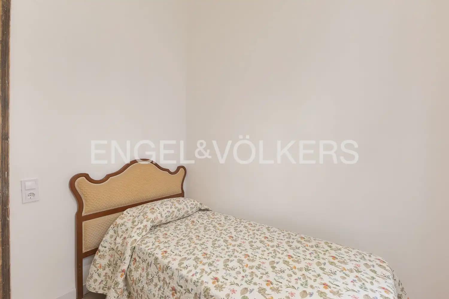 4 bedroom Flat for rent in Valencia city - € 1,650 (Ref: 9935321)
