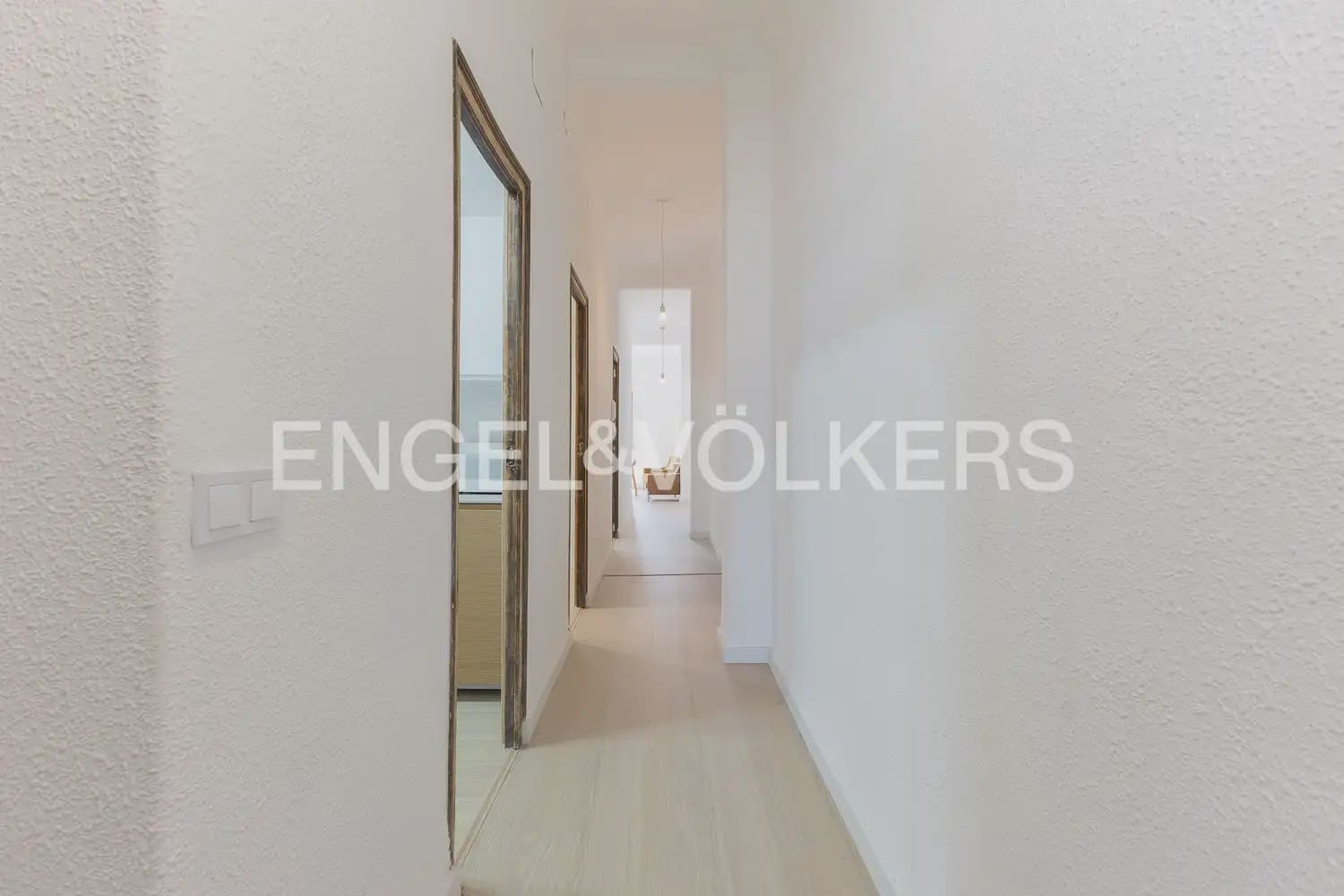 4 bedroom Flat for rent in Valencia city - € 1,650 (Ref: 9935321)