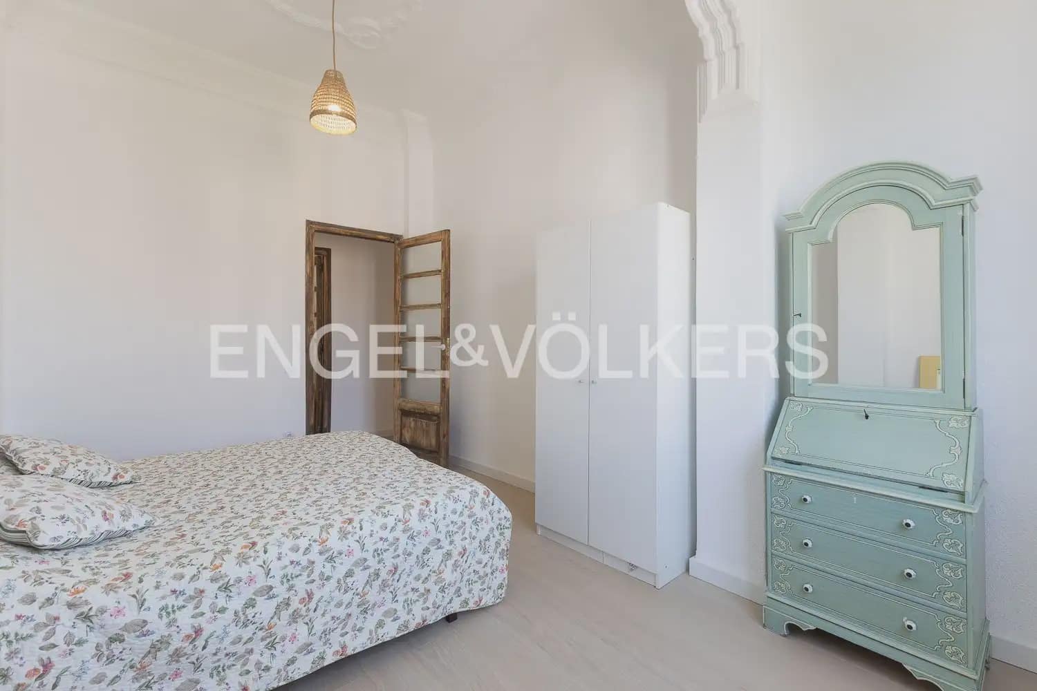 4 bedroom Flat for rent in Valencia city - € 1,650 (Ref: 9935321)